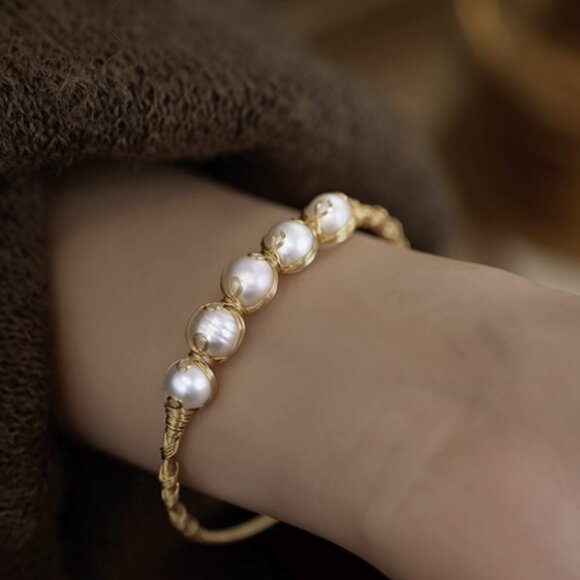 🌿 BOHEMIAN CHIC! Natural Pearl & Gold Tone Adjustable Cuff Bracelet! - Picture 5 of 6